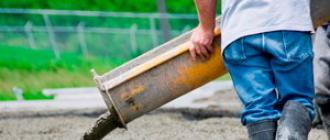 Pracovné povinnosti betonára Všeobecné funkcie pomocného robotníka a betonára